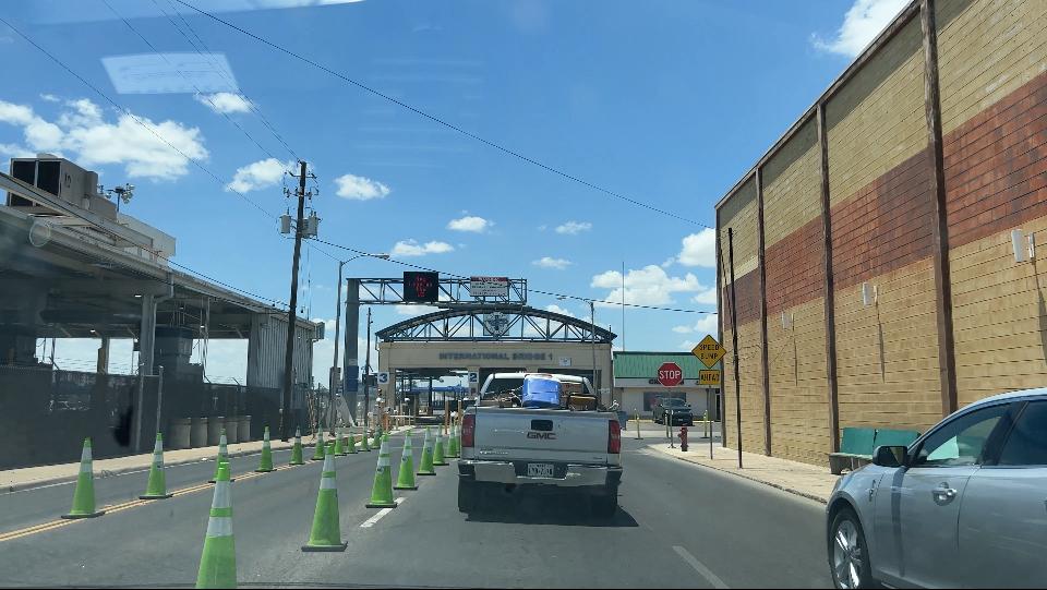 El puente Eagle Pass, Texas ha sido cerrado en varias ocasiones debido al mismo problema (foto: Reyna Luna)